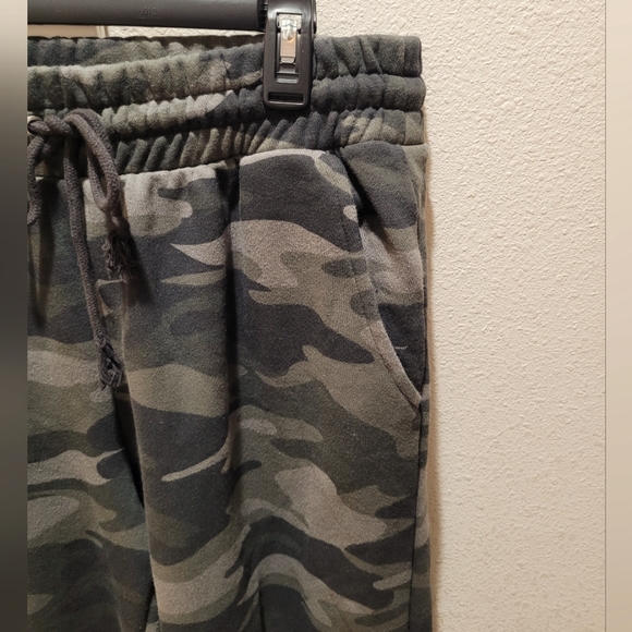 Wild Fable Camo Joggers, EUC - Picture 4 of 5